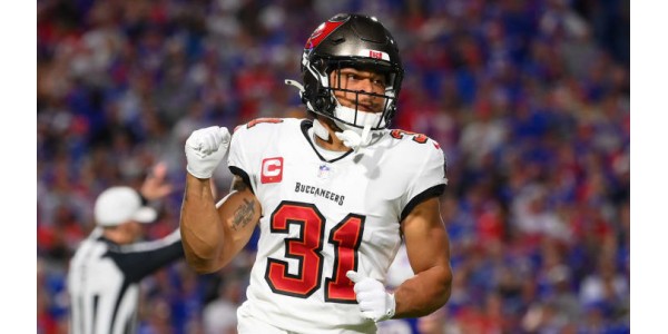 Tampa Bay Buccaneers värvar om Antoine Winfield med den högsta lönen för en säkerhet i NFL